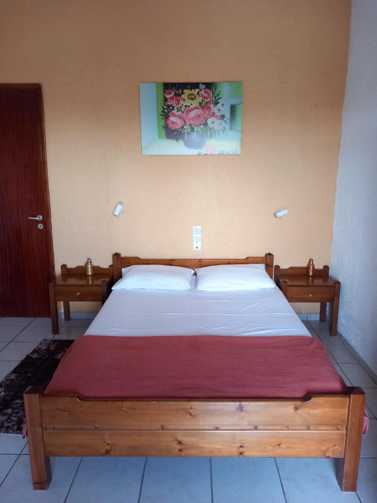 Antikristo Rooms Karteros Esterno foto