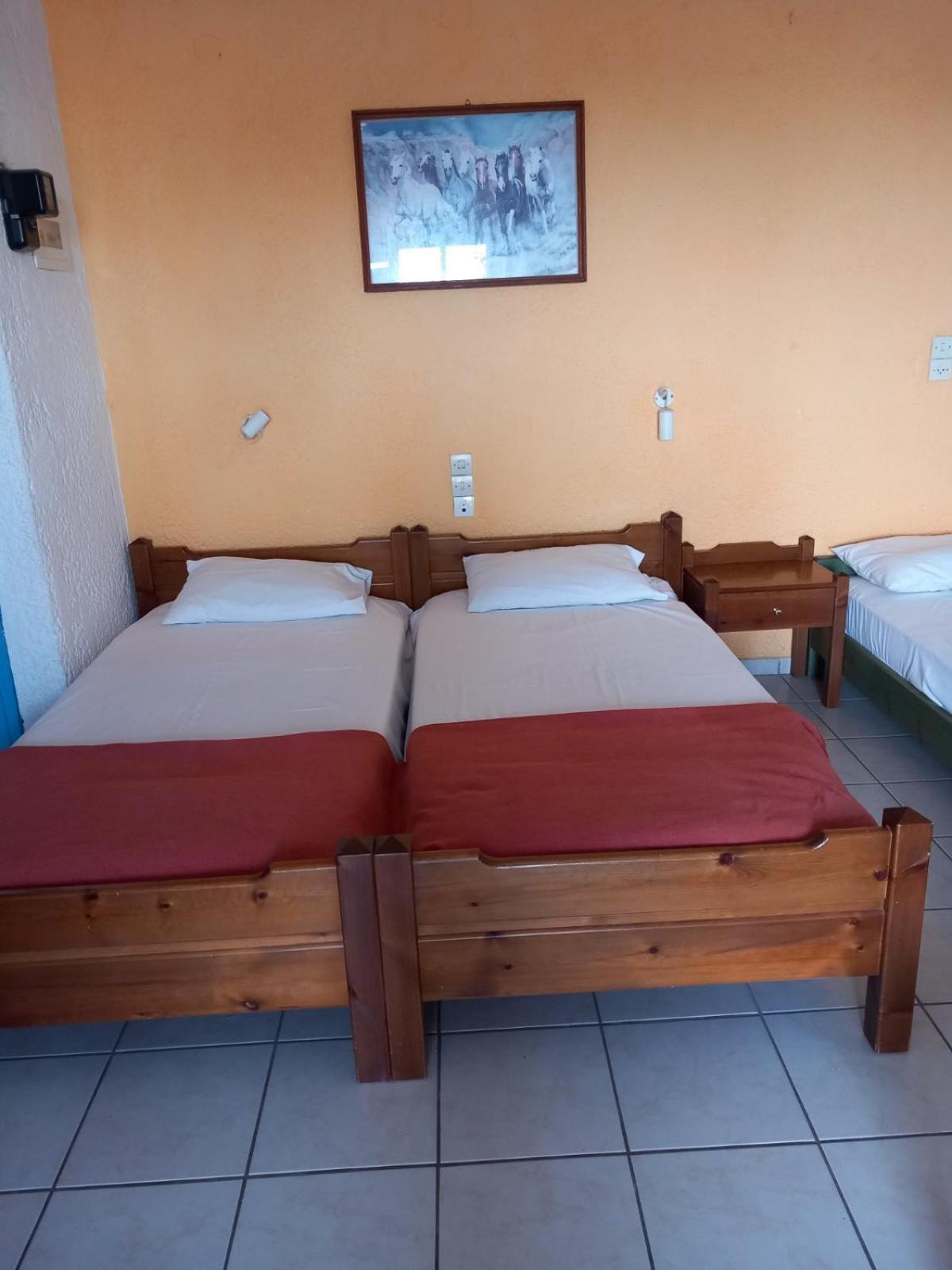 Antikristo Rooms Karteros Esterno foto