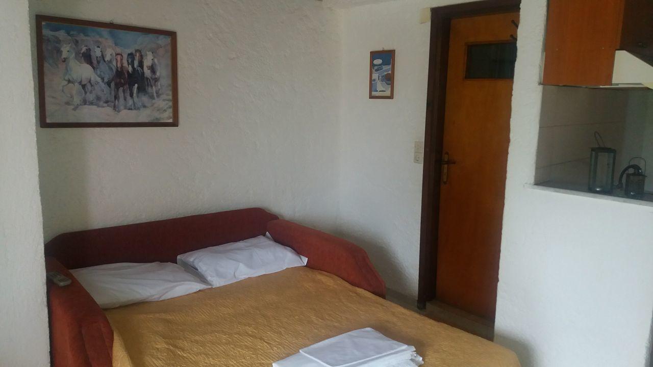 Antikristo Rooms Karteros Esterno foto